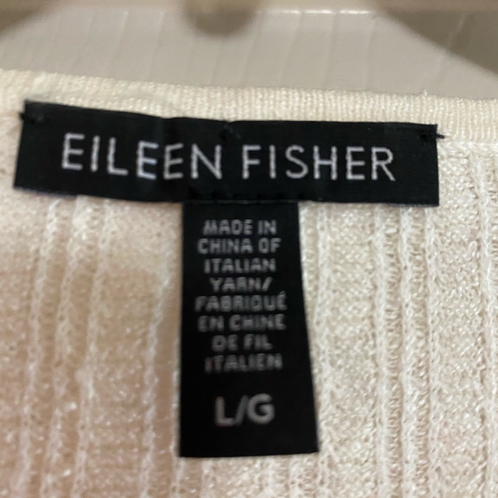 Eileen fisher comfy never worn top size large🌸